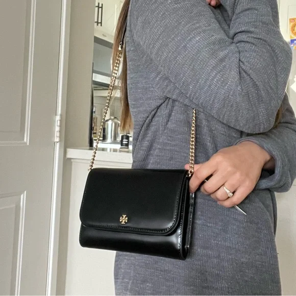NWT , tory burch Emerson patent chain wallet ( black) crossbody